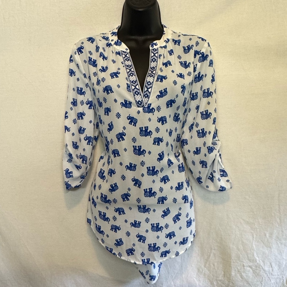 A-6 Society Girl White & Blue Elephant Print Embroidered 1/2 Sleeve Blouse Sz S